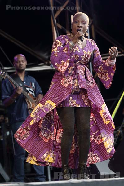 ANGELIQUE KIDJO - 2016-06-25 - PARIS - Hippodrome de Longchamp - Bagatelle - 